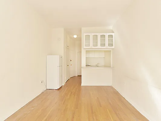 Rented by Cooper & Cooper Real Estate | media 29