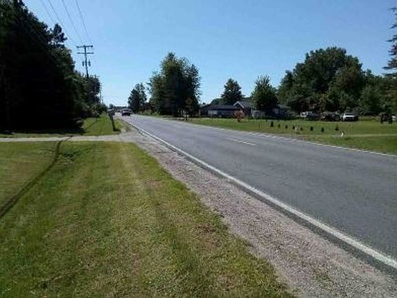 Exterior Neighborhood (street photo)