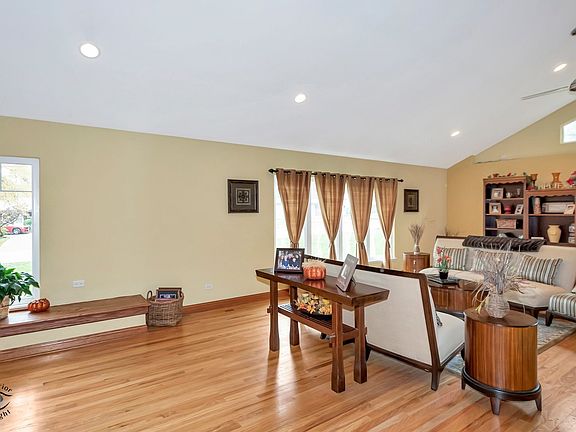 4th image of 15137 Laramie Ave