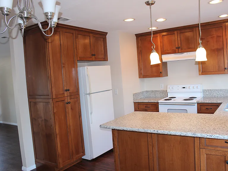 701 E 7th Ave #4 — Photo 3