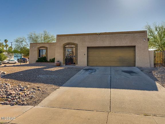2nd image of 2115 N Tanglewood Pl