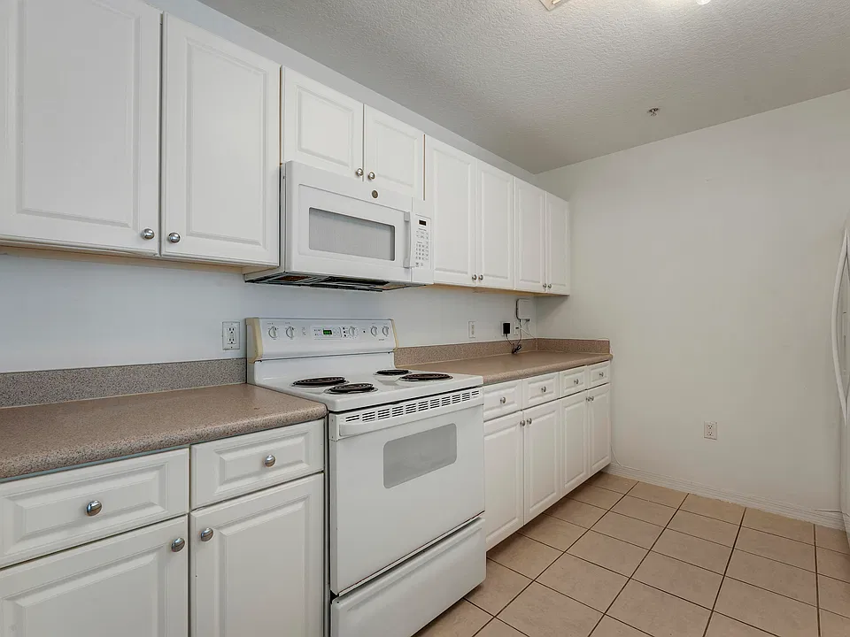 1200 Town Center Dr #215