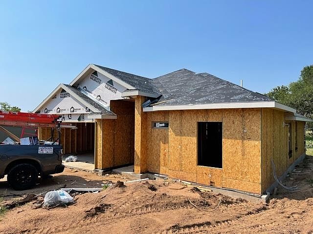 1st image of 324 Oakhill Dr