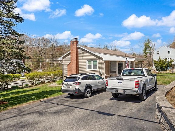3rd image of 204 Nashua Rd