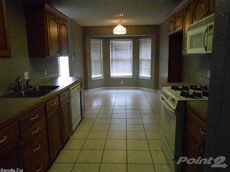4th image of 16 Brenda Dr