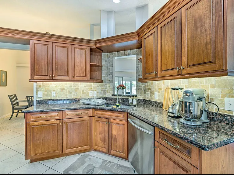 394 Seminole Ave — Photo 10