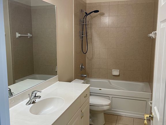 3rd image of 3165B Sun Lake Ct
