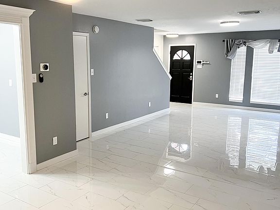 4th image of 18385 Ten Oaks Ct
