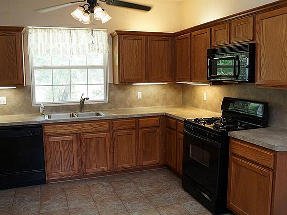 3rd image of 6185 Forest Dr