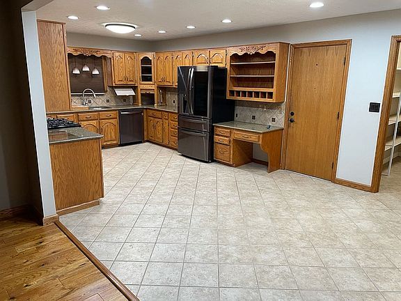 5th image of 6 Conifer Dr