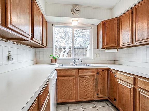 4th image of 120 Wake Dr