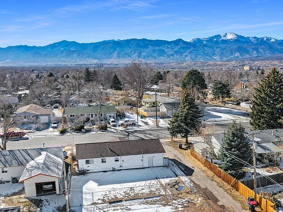 3rd image of 1704 Acacia Dr