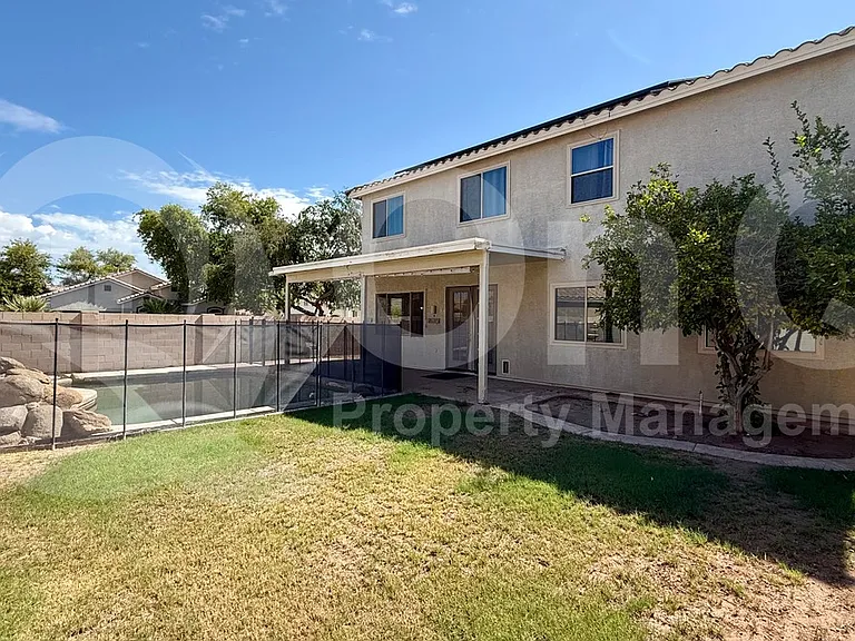 572 N Bell Dr — Photo 35