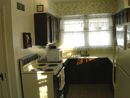 Kitchen w/Appliances