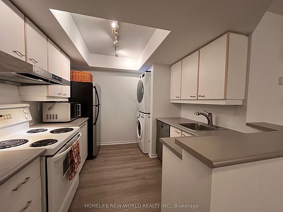 4th image of 1001 Bay St #617
