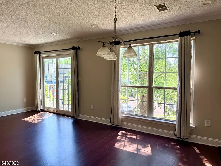 196 Sapphire Ln — Photo 3