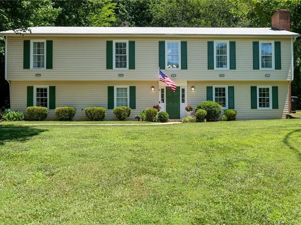 3737 Crestbrook Ln, Pfafftown, NC 27040