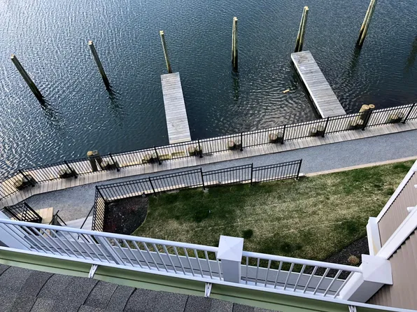 412 Marina Pointe Dr #I, East Rockaway, NY 11518
