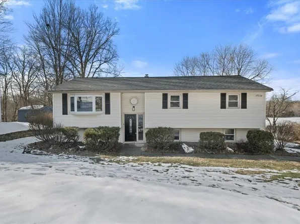 6 May Court, Poughkeepsie, NY 12603