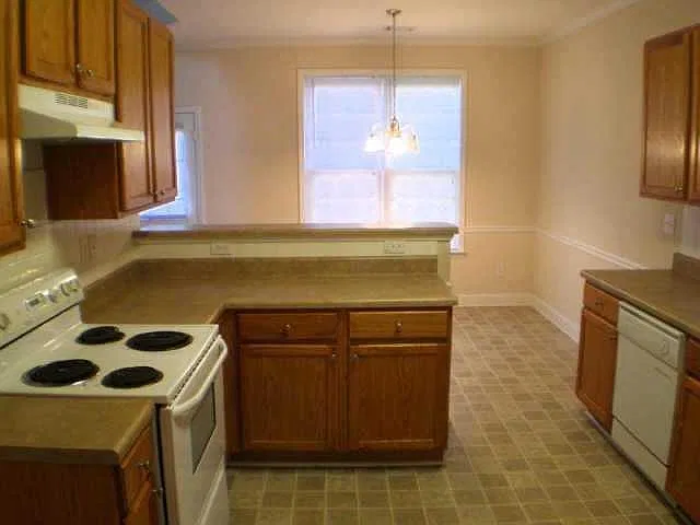 4 bed, 2.5 bath, 2254 sqft, $2,475 — Photo 4