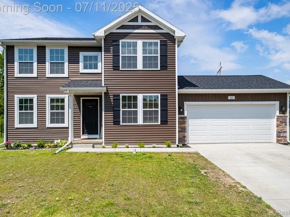 915 Village Dr, Davison, MI 48423