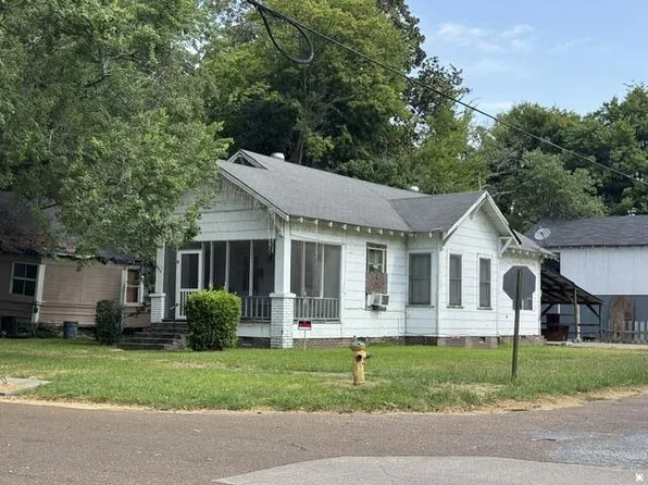 302 W 2nd St, Leland, MS 38756