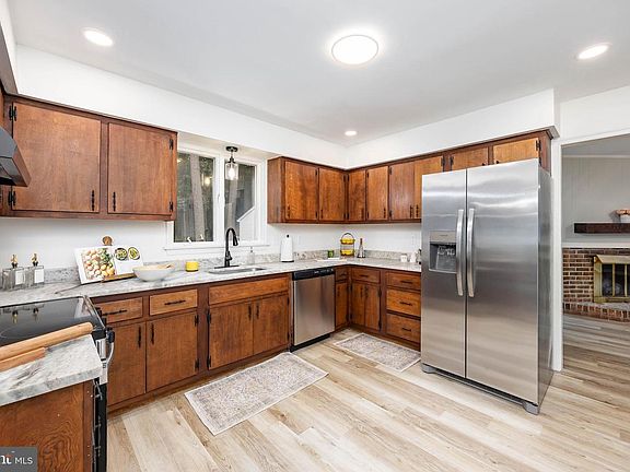 4th image of 31939 Downing Rd