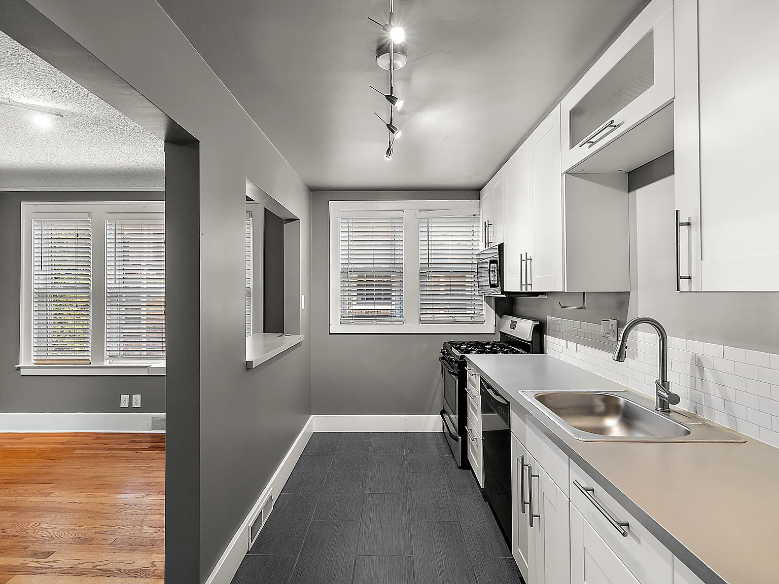 2 bed, 1000 sqft, $1,750 — Photo 4