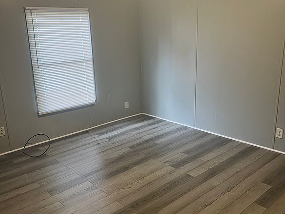 4th image of 132 Airpark Dr #6