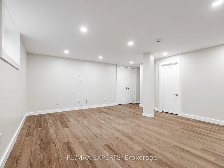 2103 Avenue Rd #BASEMENT — Photo 8