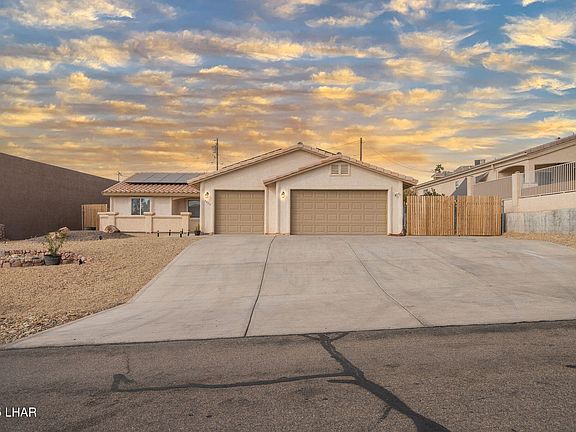 2nd image of 3075 Applewood Dr
