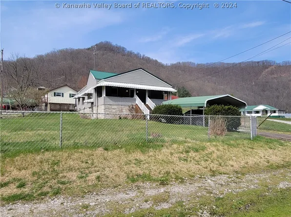100 Sharon Hill Rd, Miami, WV 25134