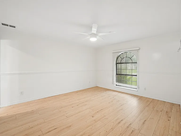 5161 Bartlett Dr — Photo 6