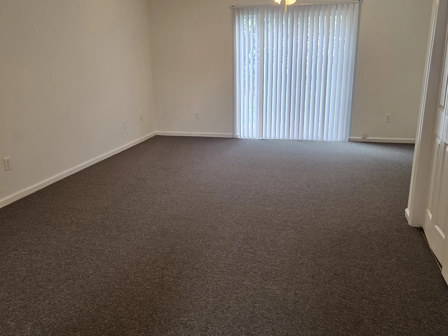 3 bed, 1.5 bath, 1228 sqft, $900 — Photo 2