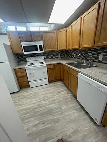 1st image of 932 W 24th St #B