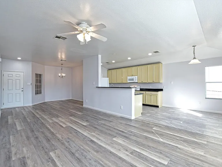 401 Bandera Woods Blvd — Photo 10