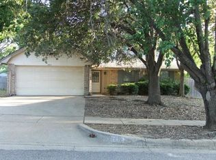 2812 Glen Hollow Cir, Arlington, TX 76016