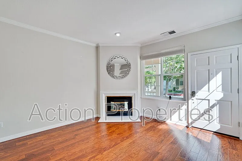 3 bed, 2.5 bath, 1339 sqft, $6,495 — Photo 3