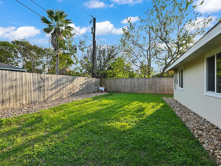 1102 Winecup Cir — Photo 18