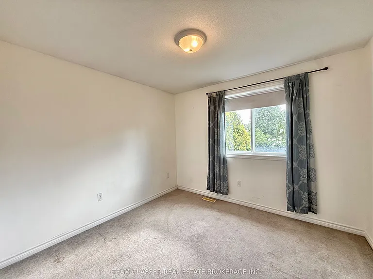 691 Oakcrossing Rd — Photo 7