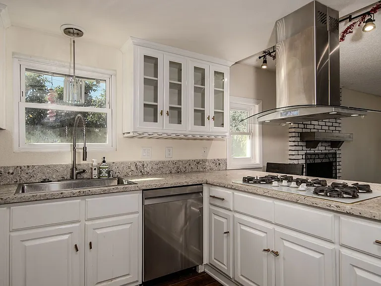 25597 Lomas Verdes St — Photo 11