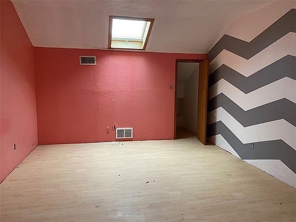 5th image of 8820 Skyline Dr
