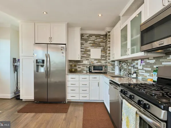 1300 S Arlington Ridge Rd APT 504, Arlington, VA 22202