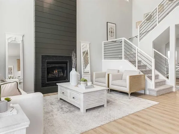 39 SE Versant Rise SW, Calgary, AB T2Y 0Z2