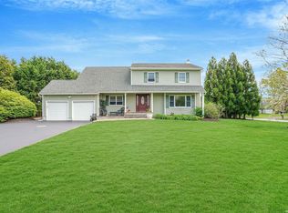 3 Pleasant Ct, Baiting Hollow, NY 11933