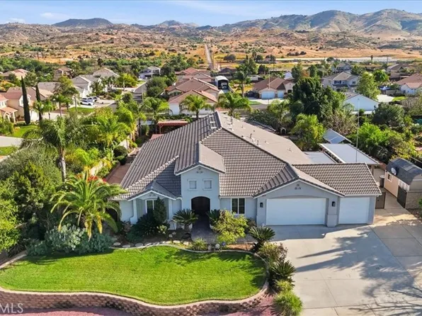 19247 Mountain Shadow Ln, Perris, CA 92570