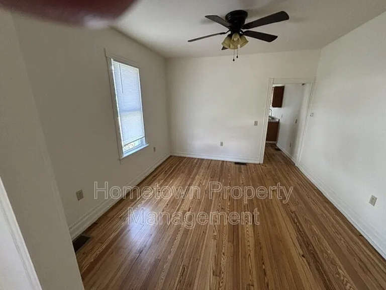 1135 E Chestnut St — Photo 13