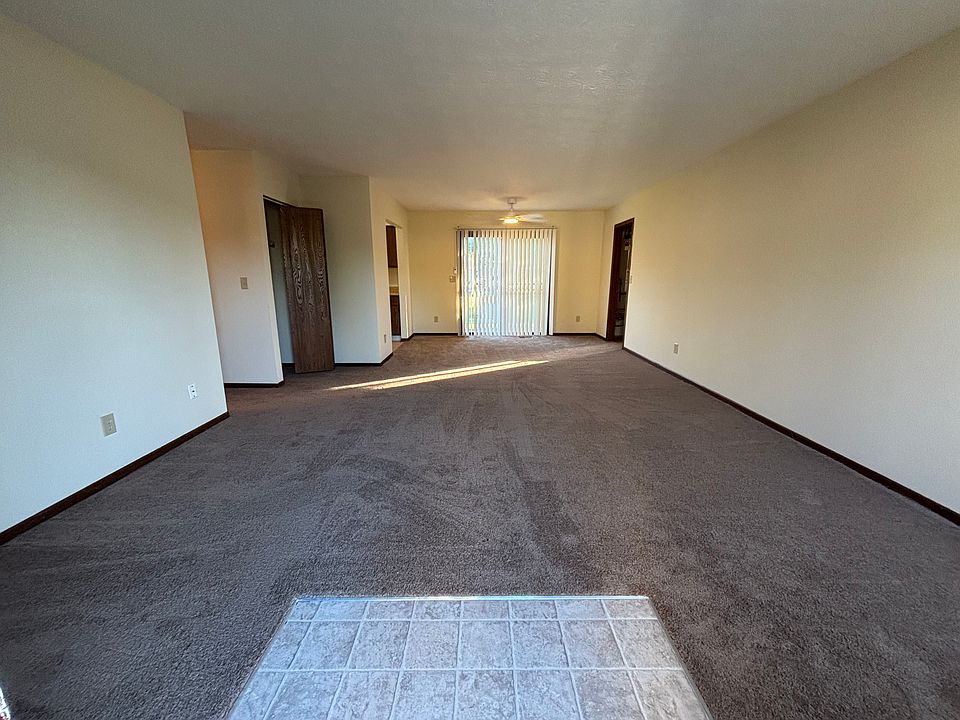 1st image of 1875 Stoneview Ct