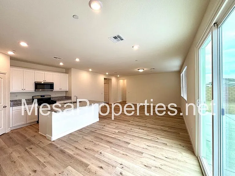 12594 Ava Loma St — Photo 6