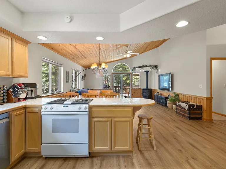 15400 Wolfgang Rd — Photo 8